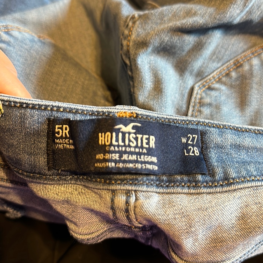 Hollister Ripped amid rise Jegging